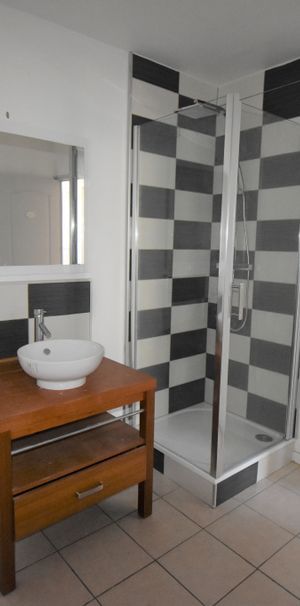 T2 – LENT - Photo 1