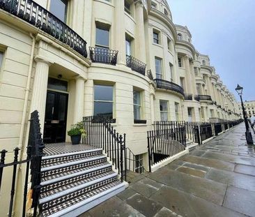 Brunswick Square, Hove, BN3 - Photo 1