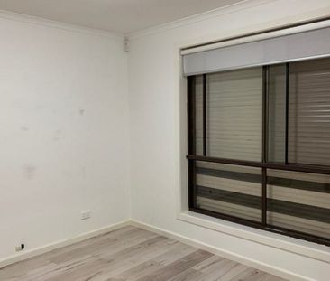 HOME IN PERFECT LOCATION ! - Photo 2