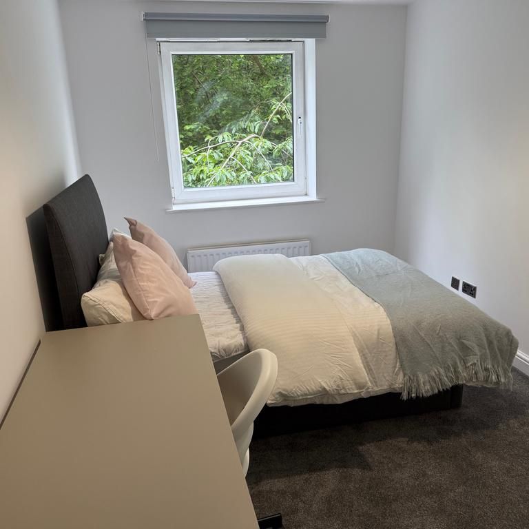 4 bedroom flat to rent - Photo 1
