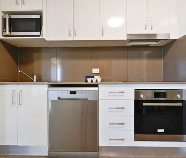 MODERN, EXECUTIVE ,FURNISHED 2 BED 2 BATH TO RENT - IN THE OAKS APA... - Photo 6