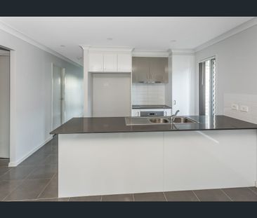 Beautiful 3 bedroom Duplex! - Photo 5