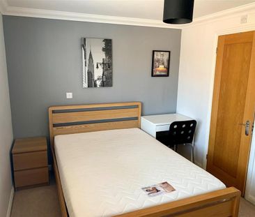 3 bedroom end of terrace house to rent - Photo 4