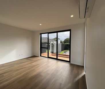 Brand New Designer Townhouses Ã¢€“ 5 Available in the Heart of Te A... - Photo 1