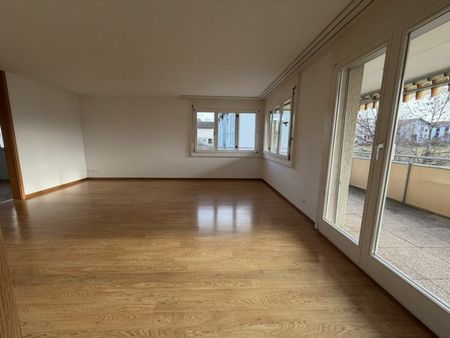 Helle 3,5 Zimmer mit grossem Balkon - Photo 2