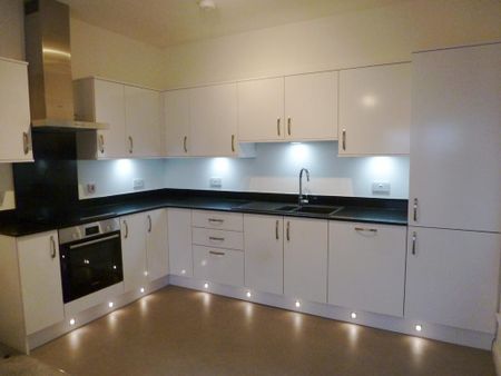 2 bedroom ground floor flat to rent - Photo 4