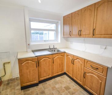 3 bedroom semi-detached house to rent - Photo 2