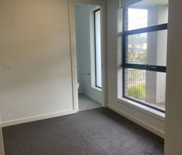 Front Townhouse in Prime Location - Photo 1