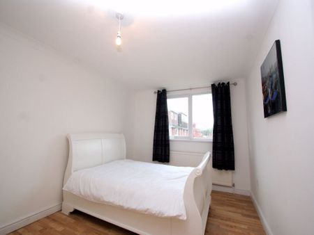 To rent in Albert Street, Windsor, SL4 - Photo 3