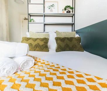 Studio (Top Floor) - Photo 5