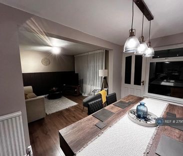 3 bedroom semi-detached house to rent - Photo 2