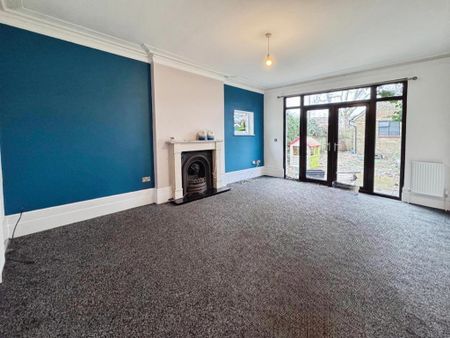 2 bedroom ground floor flat to rent - Photo 2