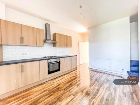 2 bedroom terraced house to rent - Photo 4