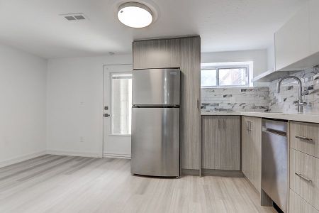 For Lease - 56 Bicknell Avenue Unit# Lower, Toronto, Ontario - Photo 2