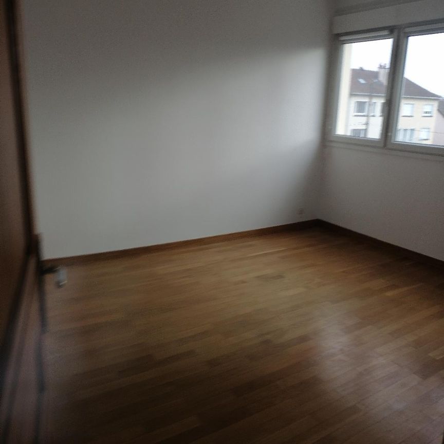 LE MANS SUD T3 2 CHAMBRES CUSINE EQUIPEE SALLE DE DOUCHE CHAUFFAGE ET EAU CHAUDE COLLECTIF BOX CAVE - Photo 1