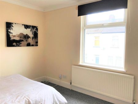 3 bedroom terraced house to rent - Photo 5