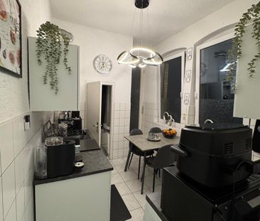 Superzentrale schöne Zwei-Zimmerwohnung in historischem Gebäude - Photo 1