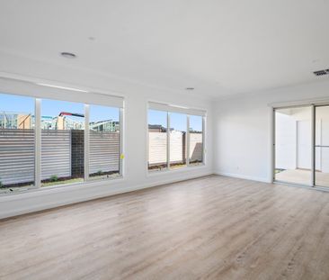 LOW-MAINTENANCE MODERN FAMILY LIVING - Photo 1