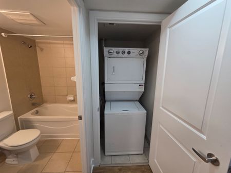 For Lease - 330 Burnhamthorpe Road Unit# 710, Mississauga, Ontario - Photo 4