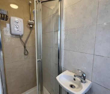 Bedsit, High Road, IG1 - Photo 5