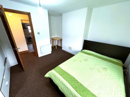 2 bedroom flat to rent - Photo 2