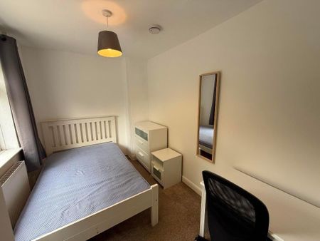 6 bedroom house to rent - Photo 3