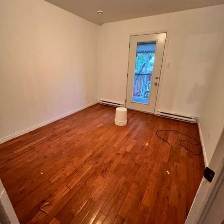 4 1/2 en haut triplex dispo mai - Photo 3