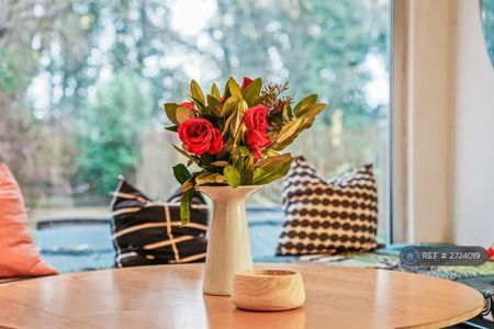 5 bedroom terraced house to rent - Photo 4