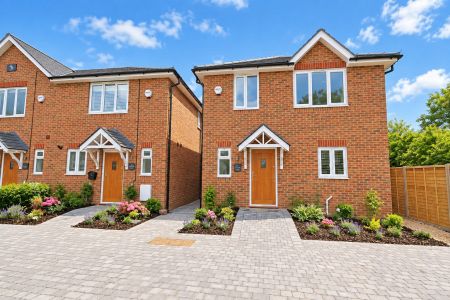Woodham Lane, New Haw, Surrey, KT15 - Photo 4