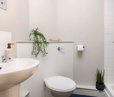 Extra Large Ensuite - Photo 4