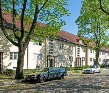 2 Zimmer, Balkon, neu gefliestes Badezimmer, voraussichtlich ab Mit... - Foto 1