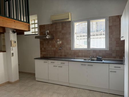 Location Appartement 2 pièces 37m² ST MAXIMIN LA STE BAUME 83470 - Photo 2