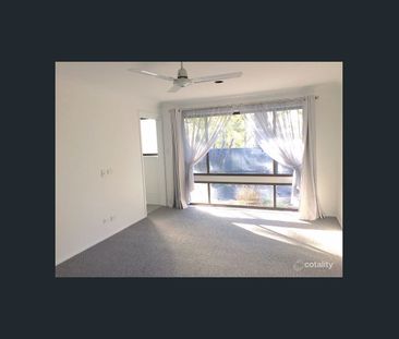 Granny-Flat With Private Backyard! - Photo 2