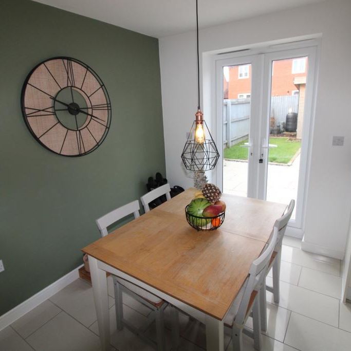 3 bedroom semi-detached house to rent - Photo 1