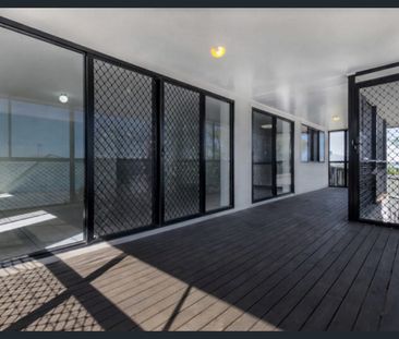 Spacious Family Living with Stunning Views - Photo 2