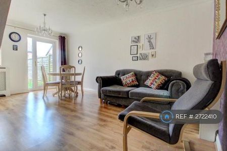 2 bedroom semi-detached house to rent - Photo 3