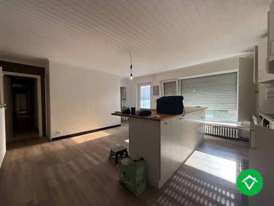 Gelijkvloerse woning met 3 slaapkamers, dubbele garage en tuin - Photo 1