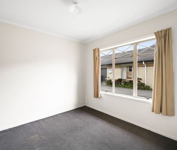 Tidy Two Bedroom In Central Locale - Photo 3