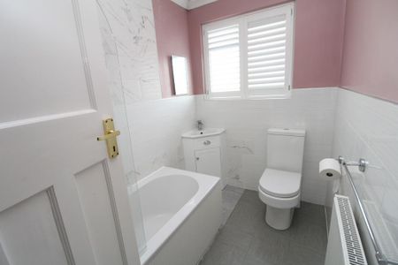 3 bedroom end of terrace house to rent - Photo 2