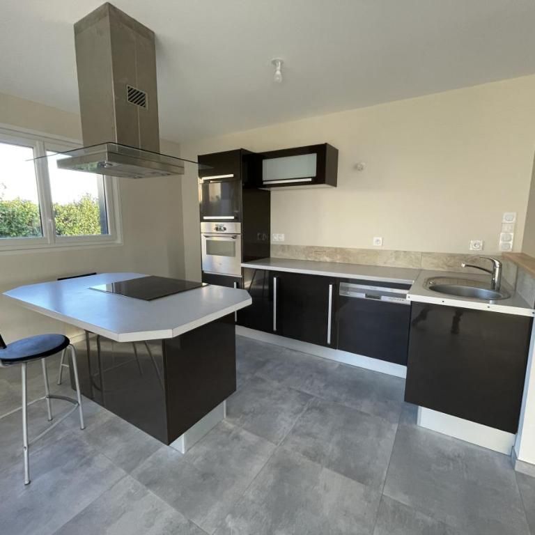 A LOUER- MAISON 4 CHAMBRES- LE GENEST-SAINT-ISLE- 10 MIN DE LAVAL - Photo 1