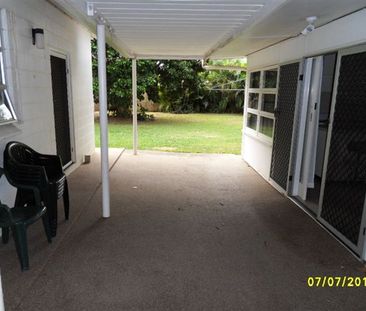 PALM COVE ON A BUDGET - Photo 2