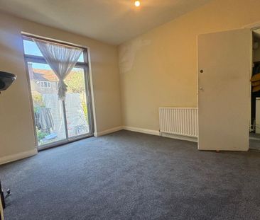 Room in a Shared House, Carnforth Road, SW16 - Photo 4