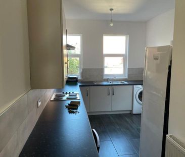4 bedroom terraced house to rent - Photo 4