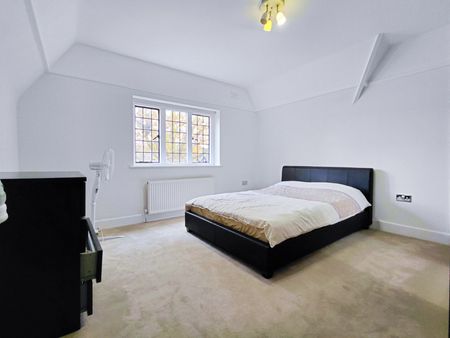 Buckingham House, Monks Drive, London W3 - Photo 4