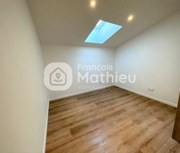 Appartement rénové – Place de Halles - Photo 2