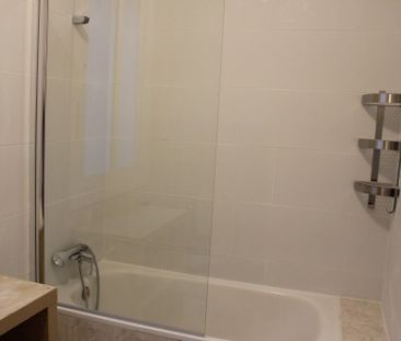 Quiet room in Calle San Pere Més Alt - Photo 6