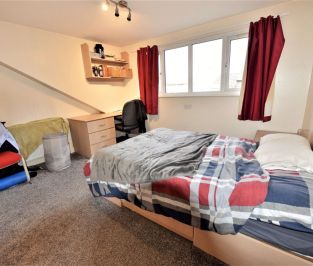 10 bedroom House in Beamsley Mnt/Ter, Leeds - Photo 6