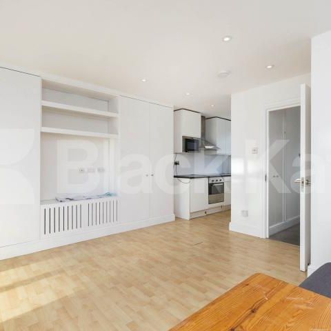 Split level two bed in a prime location in the popular Bethnal Green area - Photo 1