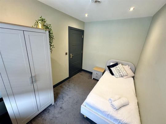 6 bedroom house to rent - Photo 1