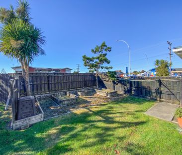 Refurbished 3 Bedroom in Saint Andrews - Photo 2